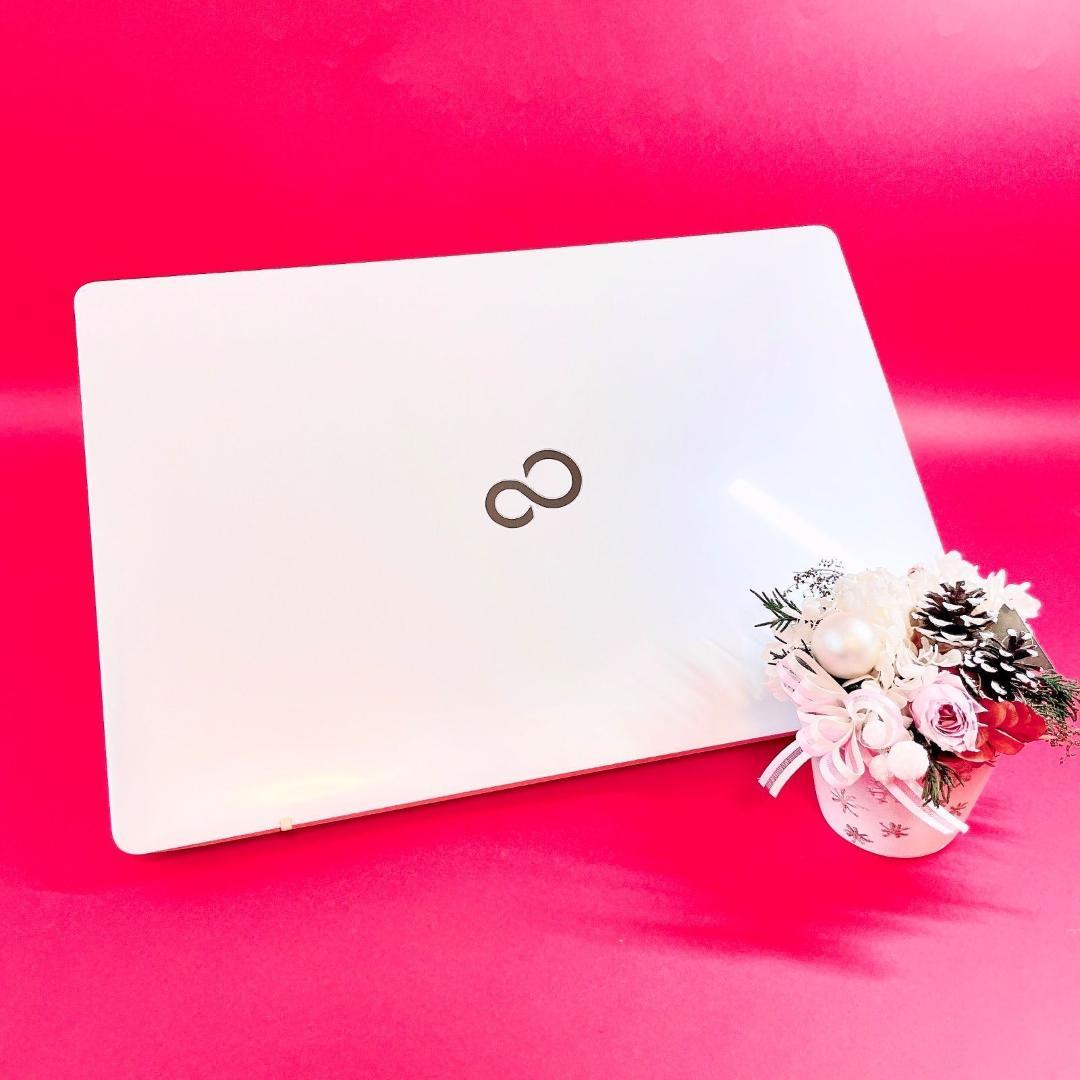 高性能Corei7✨️薄型ノートパソコン✨️快適SSD 可愛いホワイト✨️カメラ付き