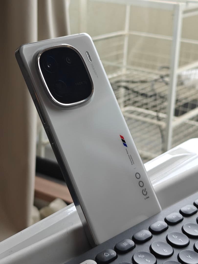 iQOO12 ホワイト 512GB 8Gen 3 美品 高性能カメラ おまけあり