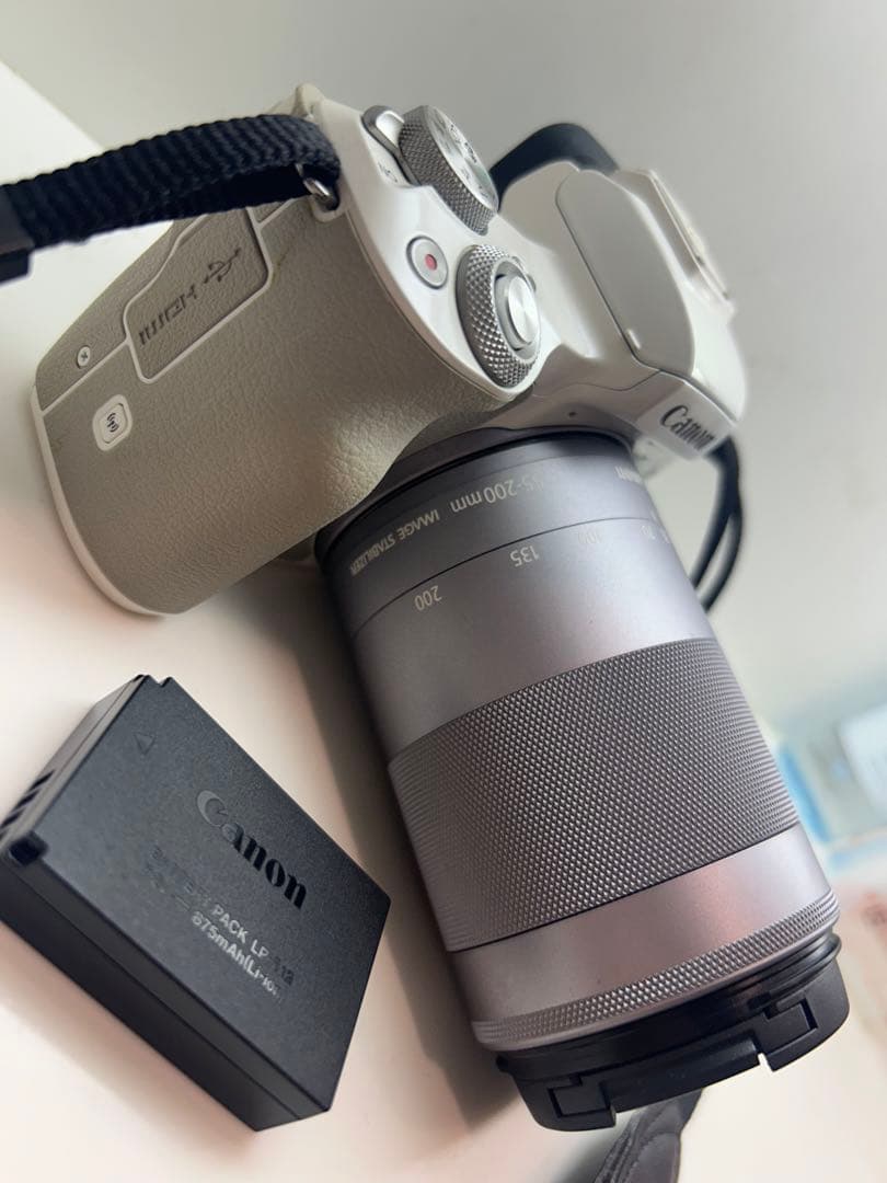 Canon EOS Kiss Mミラーレスカメラ　一眼レフ