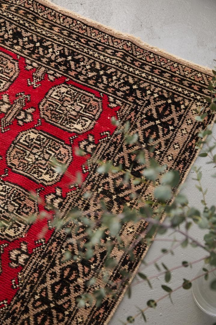 ヴィンテージラグ　トライバルラグ　パキスタン産（174×122cm）赤　ベージュ