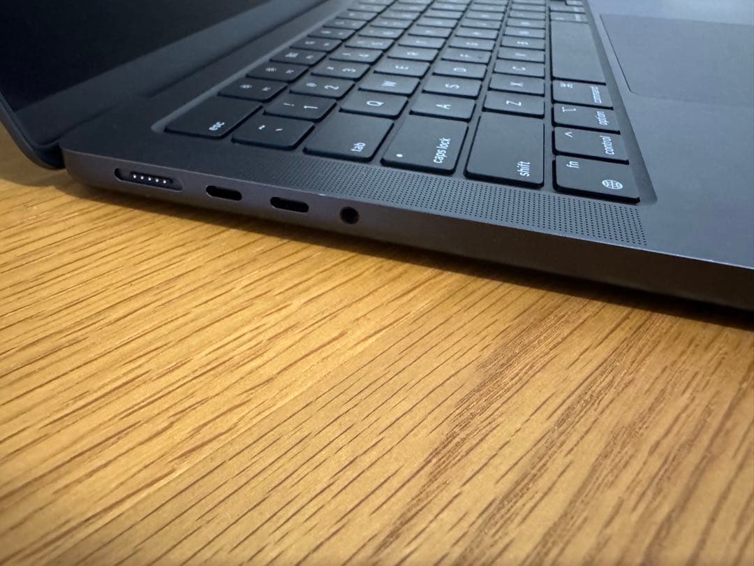 Macbook Pro M4 Proチップ 14インチ