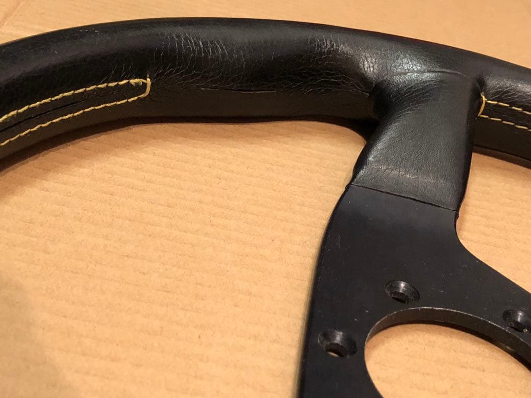 希少　MOMO ステアリング ヴェローチェレーシング D型 タイプ