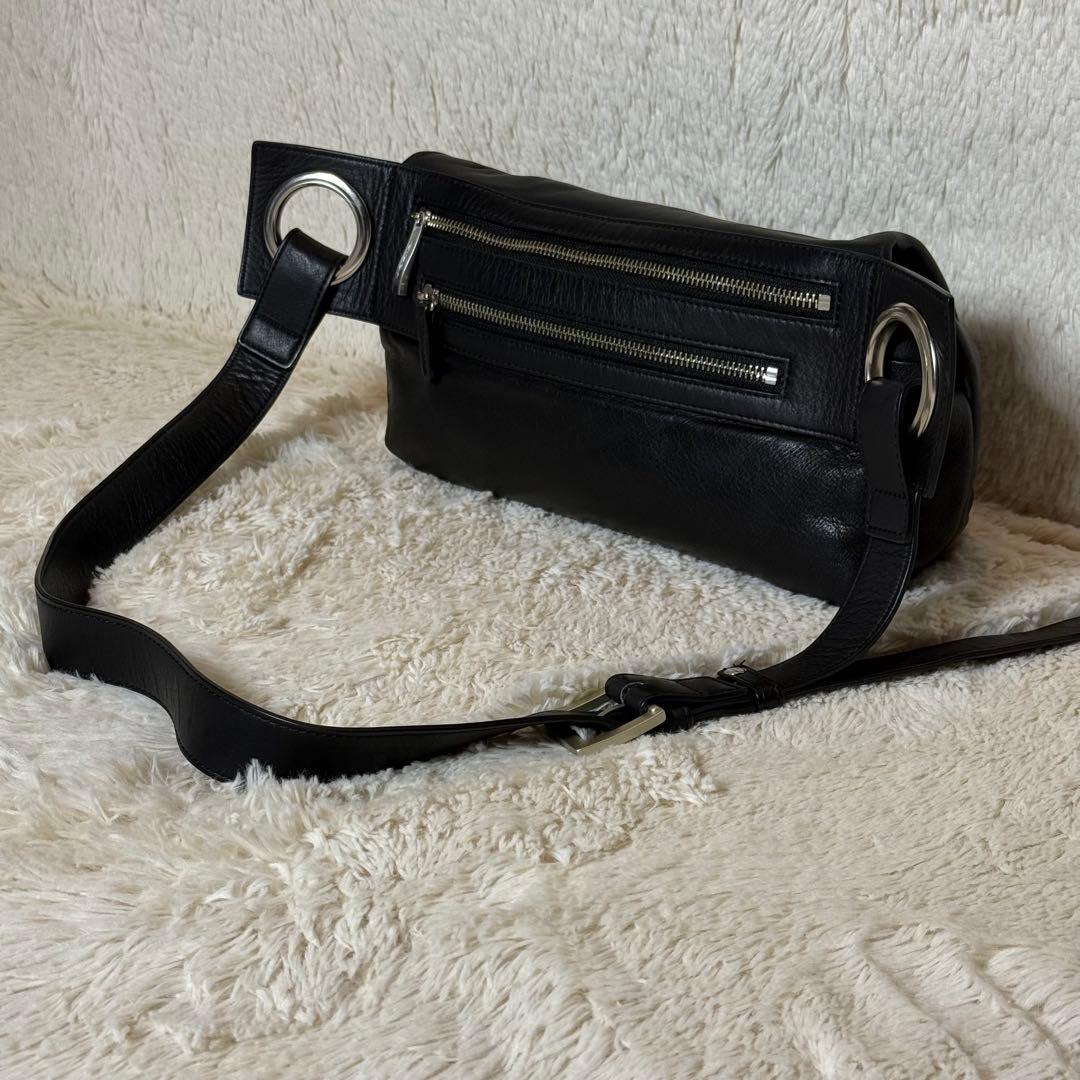 極美 カワカワ kawa-kawa レザー ボディバッグ 斜めがけ 肩掛け 金具