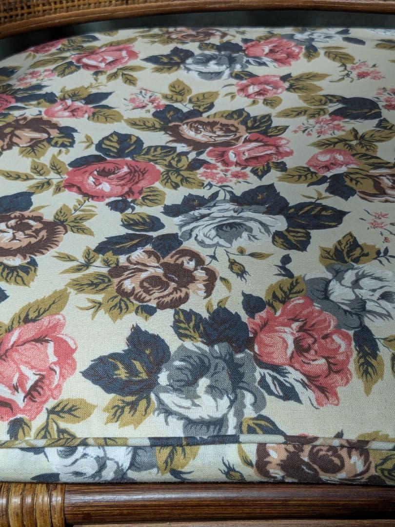 (S) 昭和レトロ　ラタン　チェア　座椅子　藤回転椅子　薔薇柄