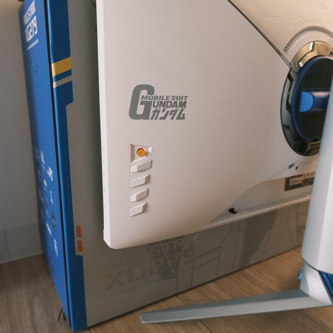 GUNDAM 27インチゲーミングモニター　ASUS