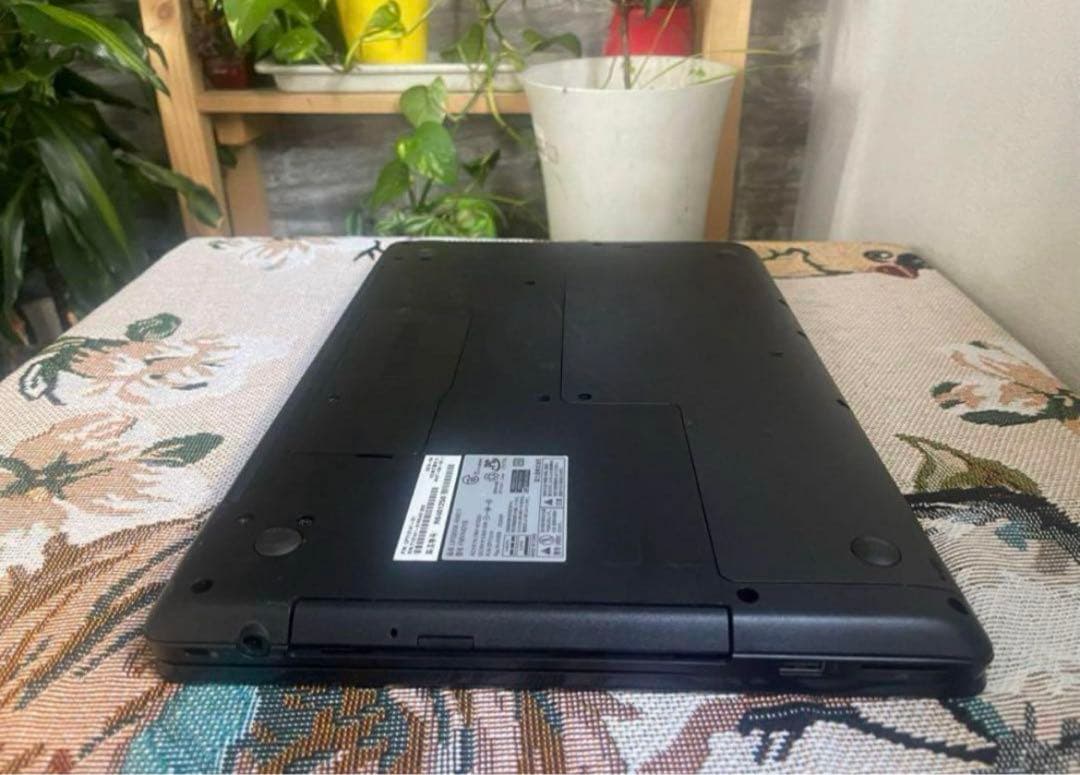 ノ-トパソコン／富士通／メモリ4G /HDD1TB／Windows11