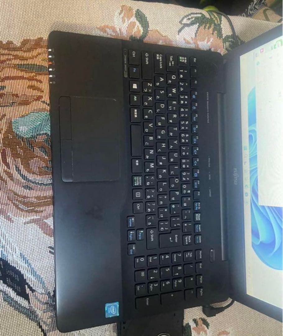 ノ-トパソコン／富士通／メモリ4G /HDD1TB／Windows11