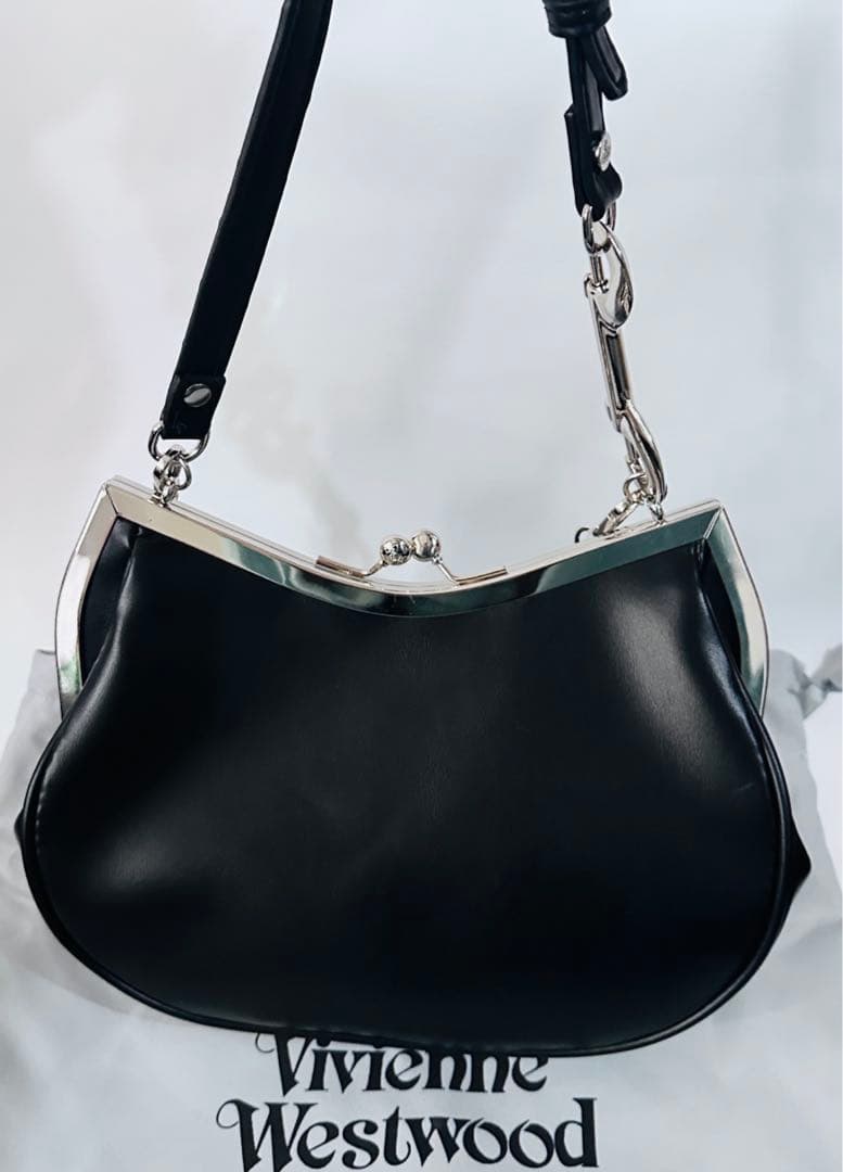 ヴィヴィアンウエストウッド　ハンドバッグブラックチェーンチャーム付き　美品