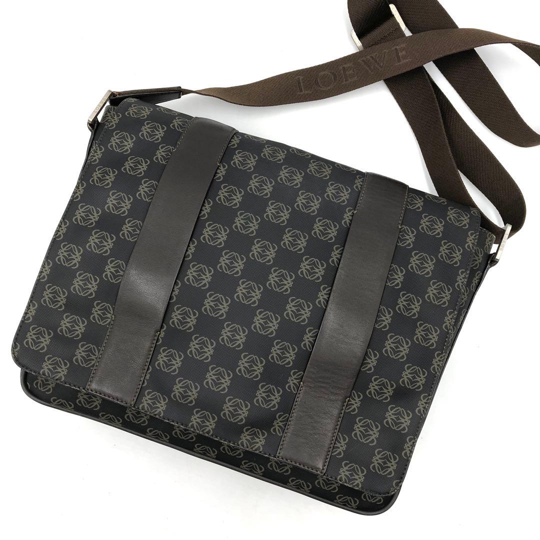 極美品 ロエベ アナグラム メッセンジャーバッグ A4 PVC レザー 焦茶