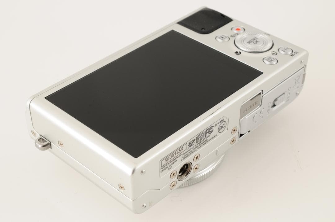【美品 】 フジフイルム FUJIFILM XQ1 シルバー コンパクトカメラ