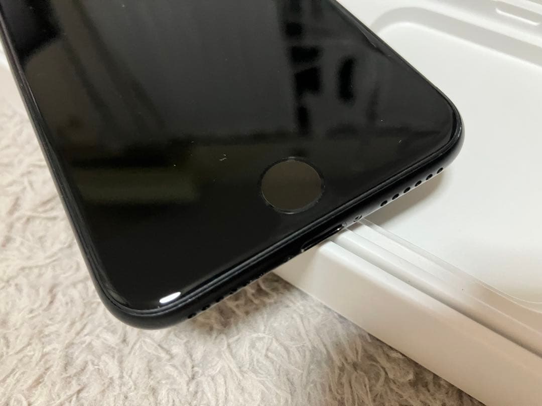 Apple iPhone SE 第2世代　ブラック64GB