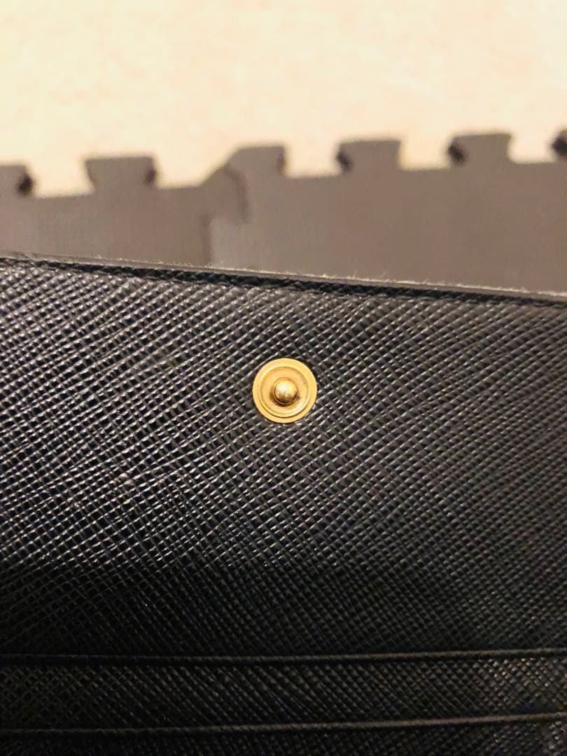 プラダ　マネークリップ　折り財布　ブラック