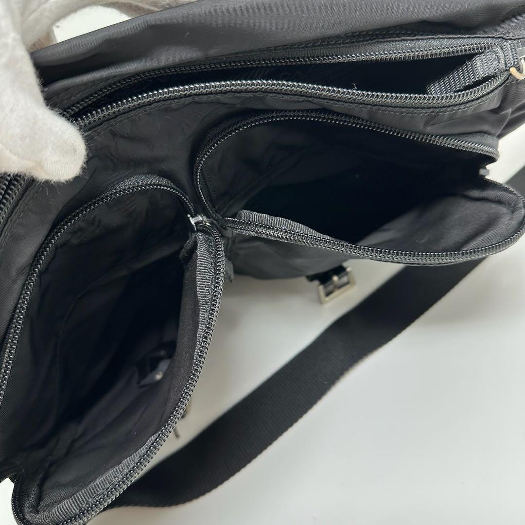 ヒナ様　PRADA プラダ メッセンジャーバッグ ナイロン NERO w18