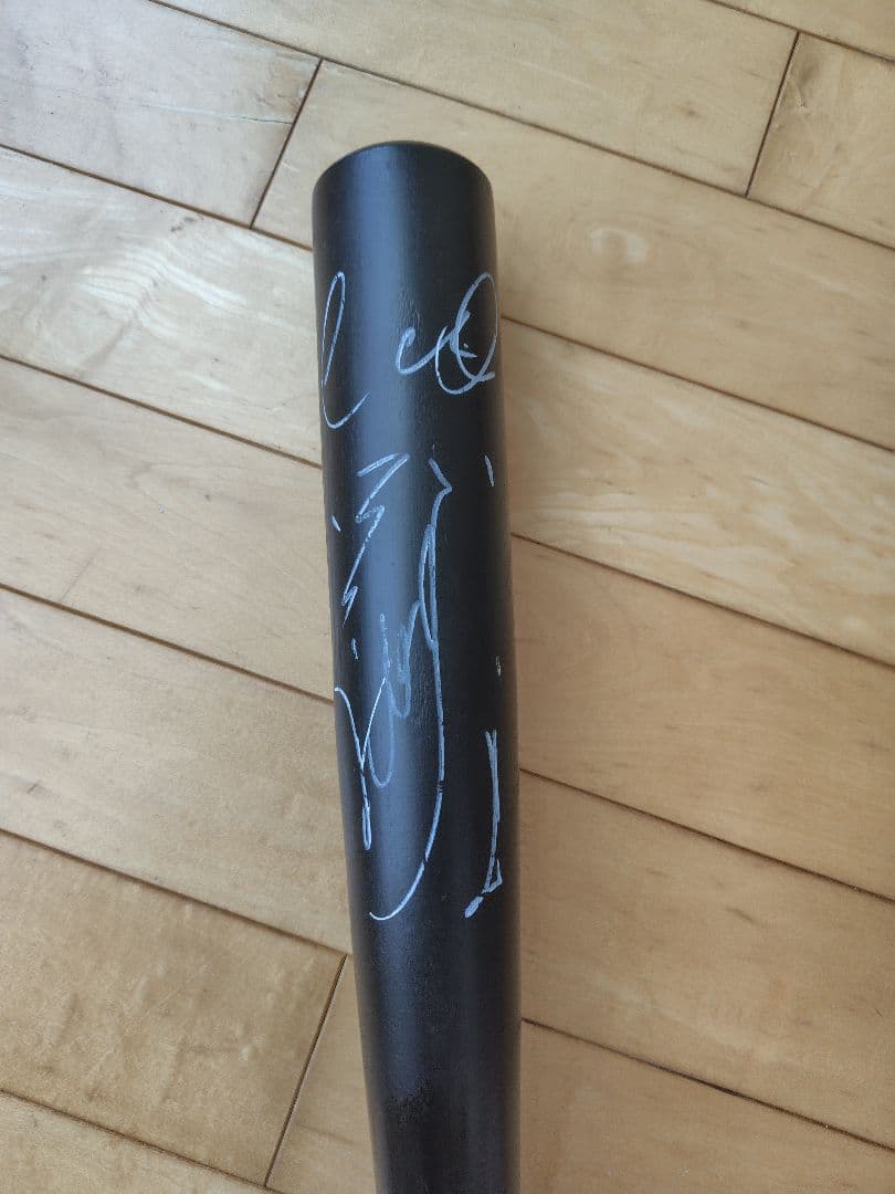 激レア　広島東洋カープ　前田智徳　実使用バット　希少　サイン入り