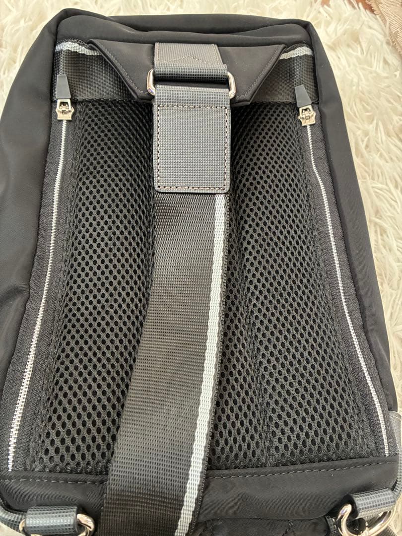 ✨未使用✨イズイット ボディバッグ IS/IT ワンショルダーバッグ A5