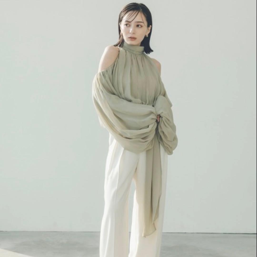 【新品タグ付き】セージグリーン シフォンボリュームブラウス anuans