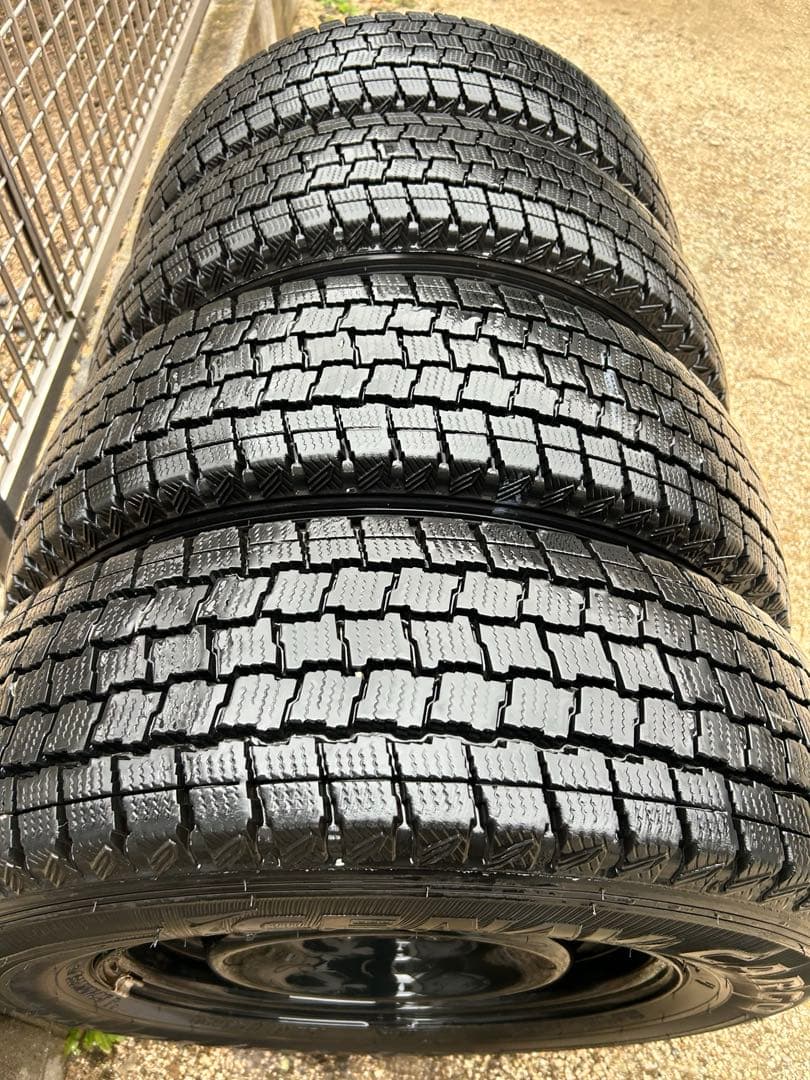 【送料込】スタッドレス ハイエース用 状態良好15インチ ホイール付4本セット！
