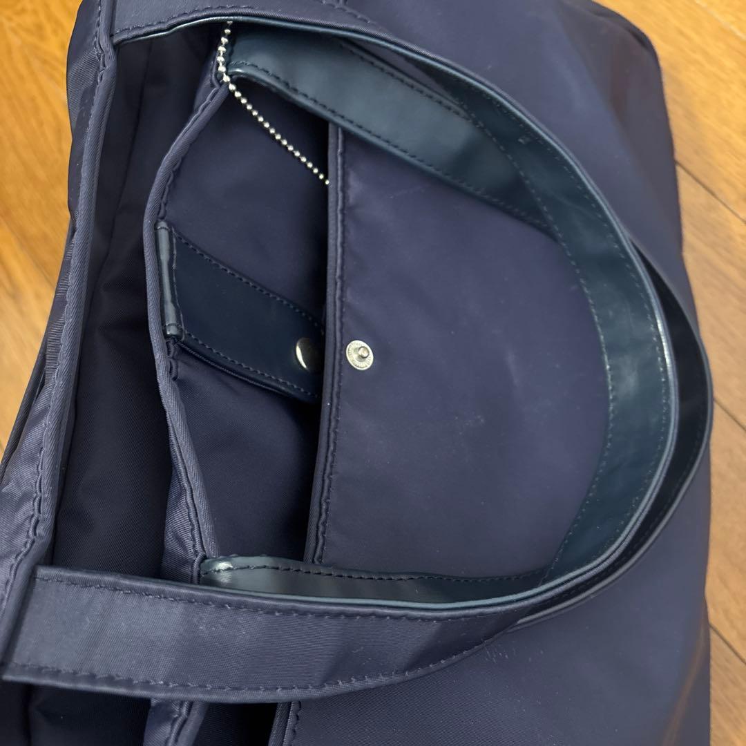 familiarネイビーナイロン2wayショルダーバッグ 赤いリンゴチャーム付き