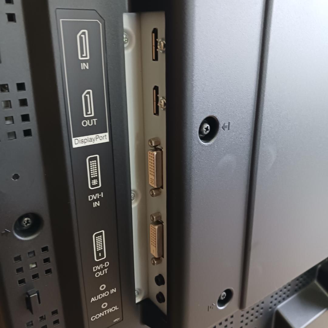 シャープ　55インチ インフォメーションディスプレイ PN-V551　①