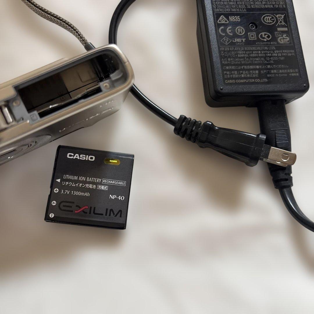 CASIO EXILIM 10.1メガピクセル コンパクトデジタルカメラ