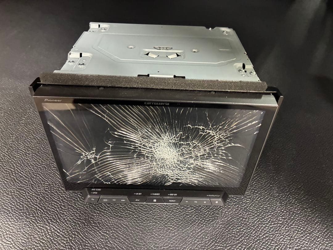 Pioneer AVIC-CL902 画面割れ
