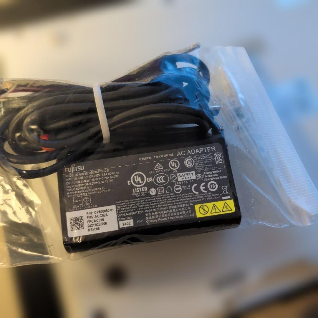 WU3/H2 i7-1360P 32GB 1T 2in1 AC付き