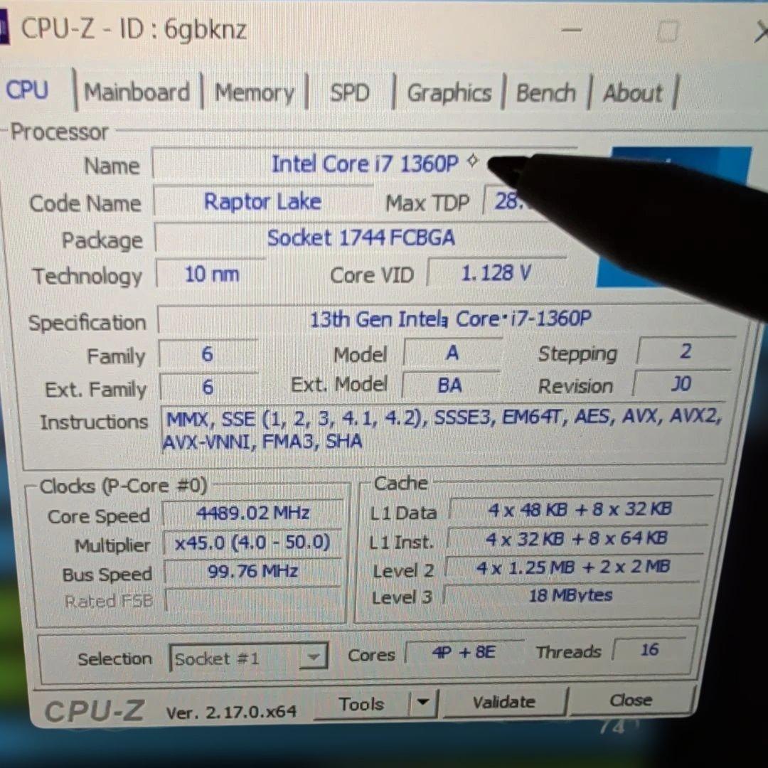 WU3/H2 i7-1360P 32GB 1T 2in1 AC付き