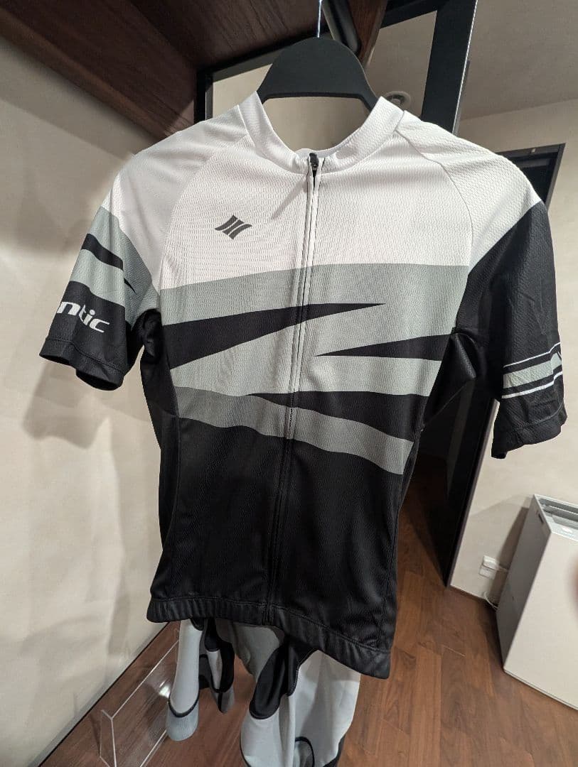 【期間限定値下げ】Madone SL 6 Di2 Gen 6 + 未使用備品一式