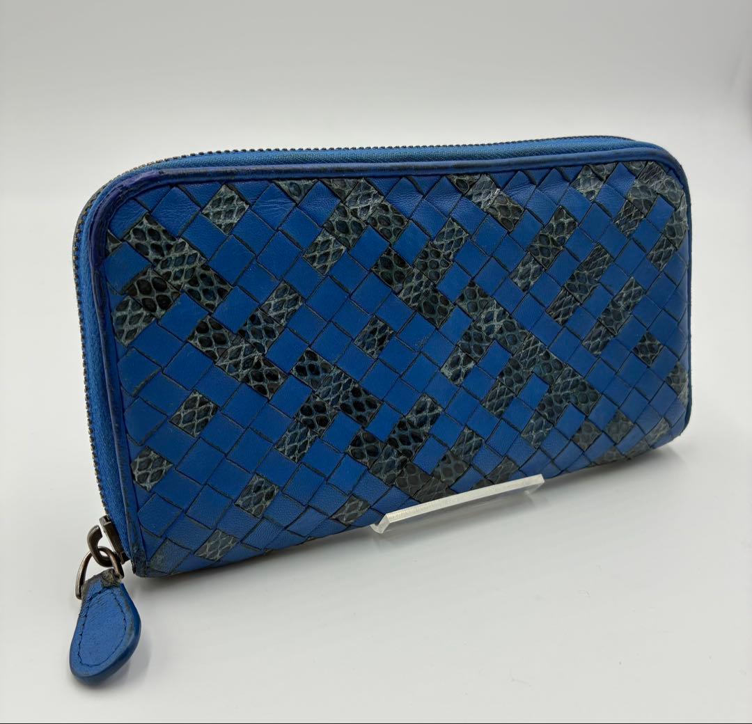 ボッテガヴェネタ　長財布　イントレチャート　ラウンドファスナー　青　パイソン