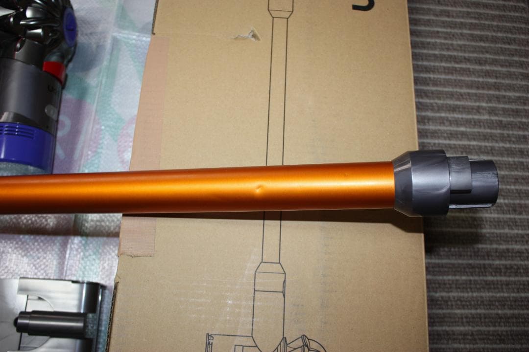 ダイソン Dyson V8 Fluffy スティッククリーナー 本体・付属品一式