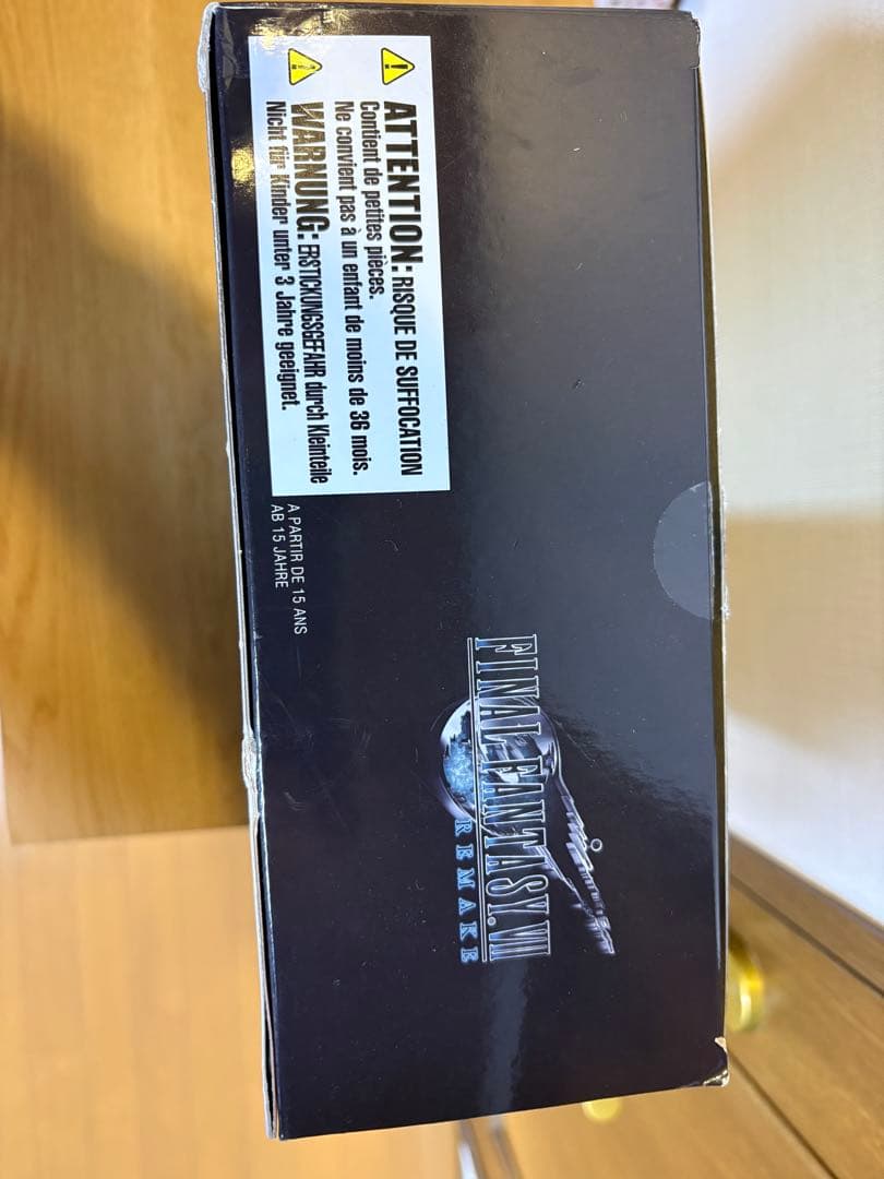 プレイアーツ改 vol.1 クラウド•ストライフ フィギュア