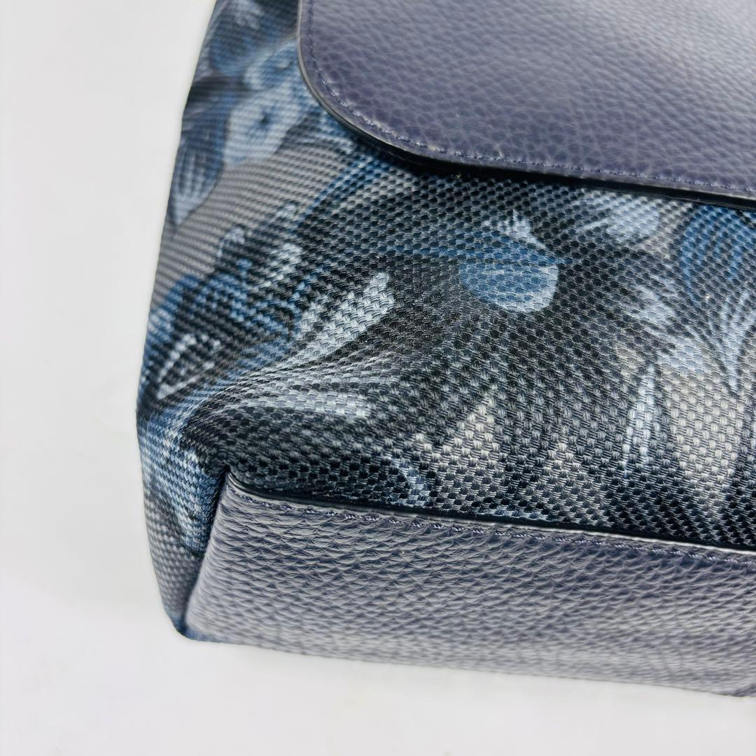 美品　コーチ 　 ショルダーバッグ　メッセンジャーバッグ　 ハワイアン柄