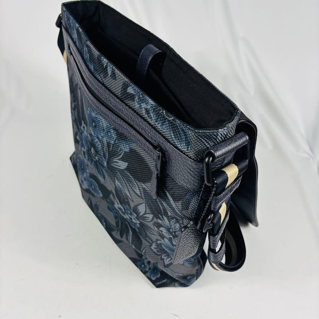 美品　コーチ 　 ショルダーバッグ　メッセンジャーバッグ　 ハワイアン柄