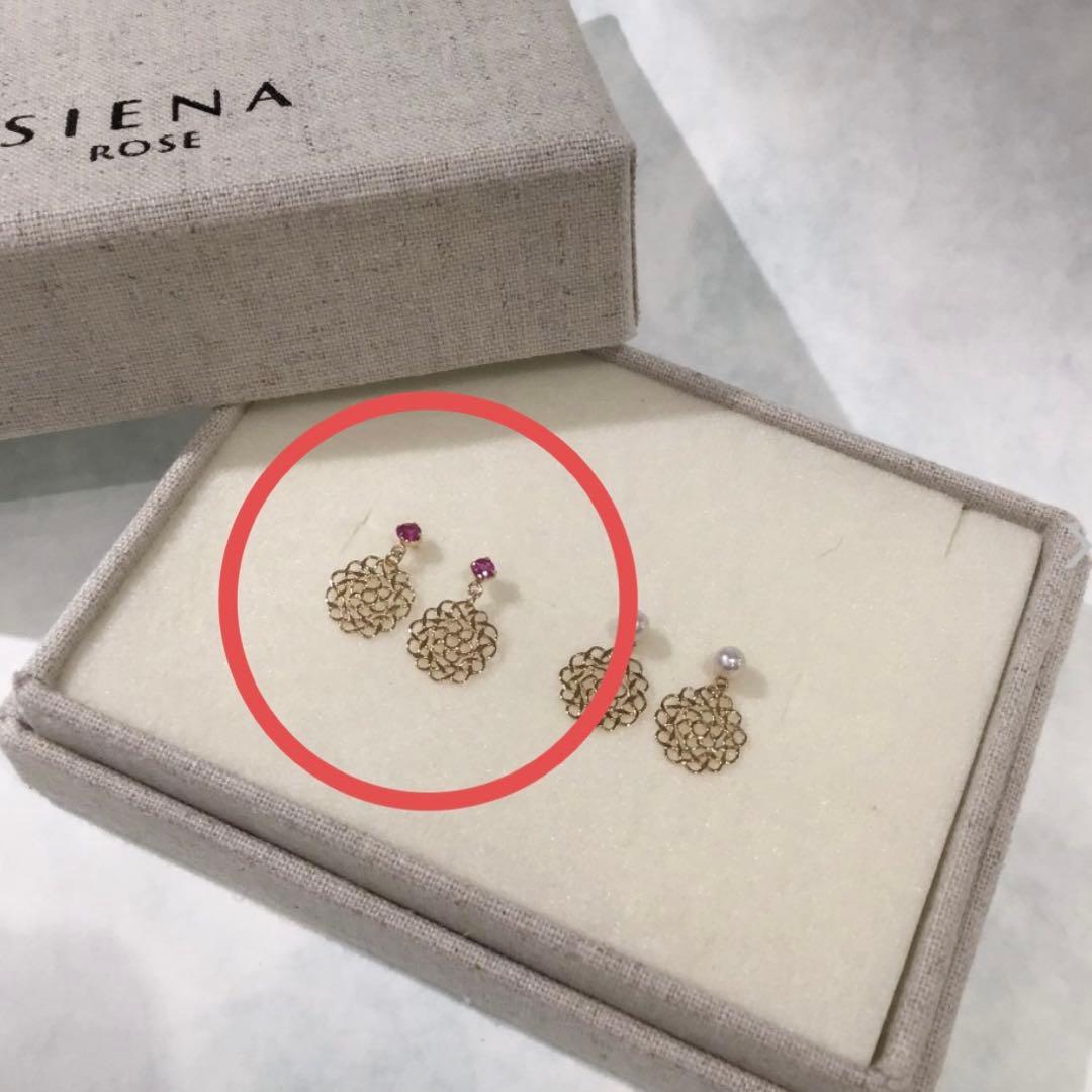 シエナロゼ　フラワー　ルビー　ピアス