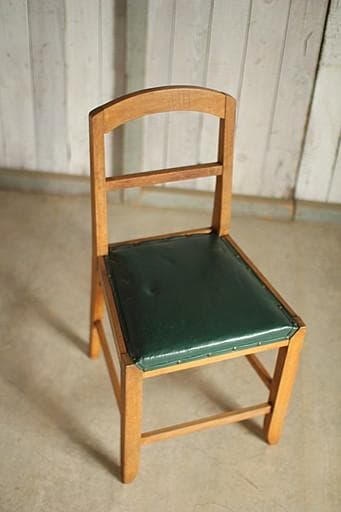 古い木製の椅子　レトロ　チェア　古家具　古道具