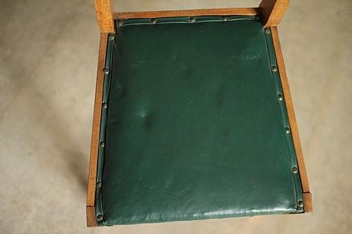 古い木製の椅子　レトロ　チェア　古家具　古道具