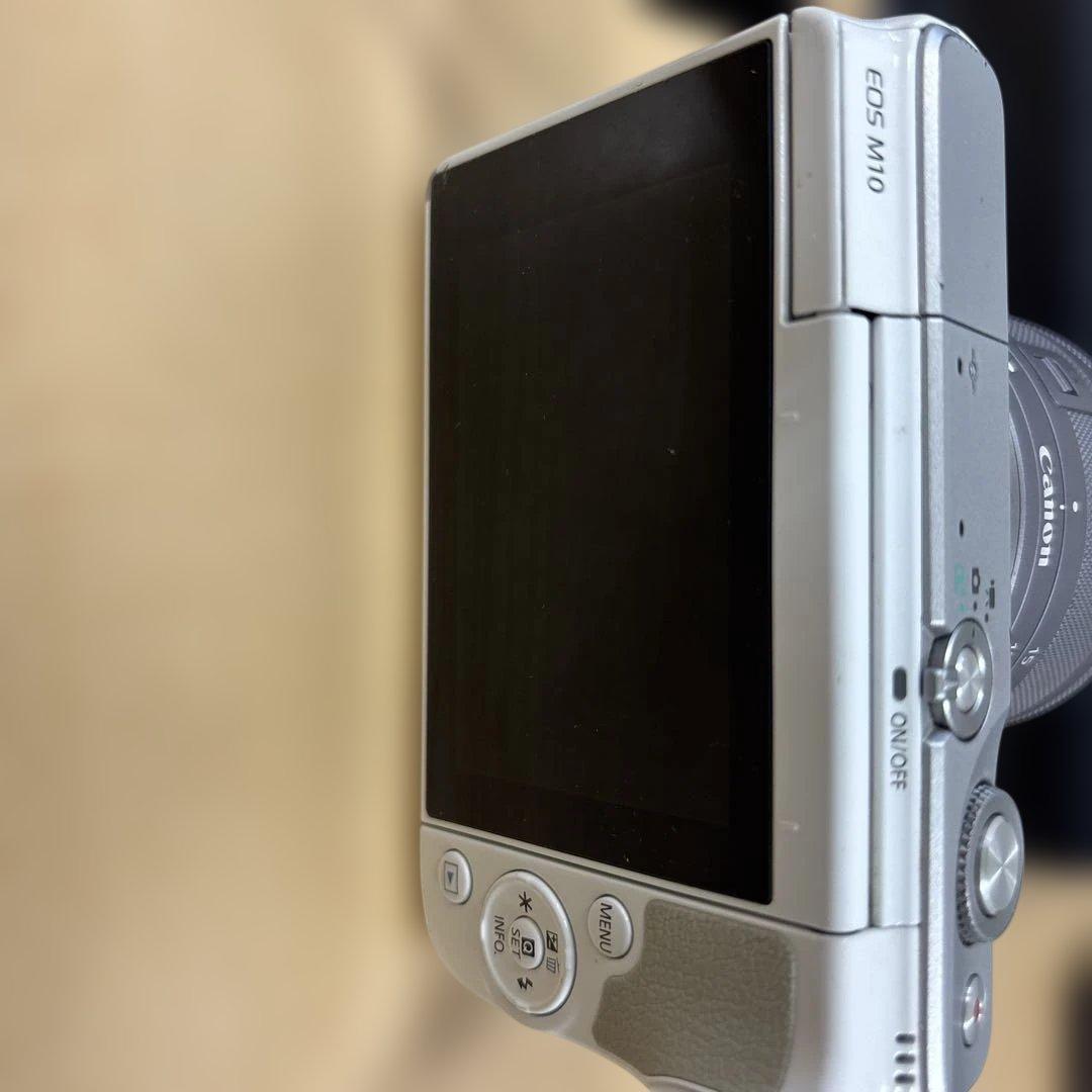 Canon EOS M10 ホワイト EF-M 15-45mm