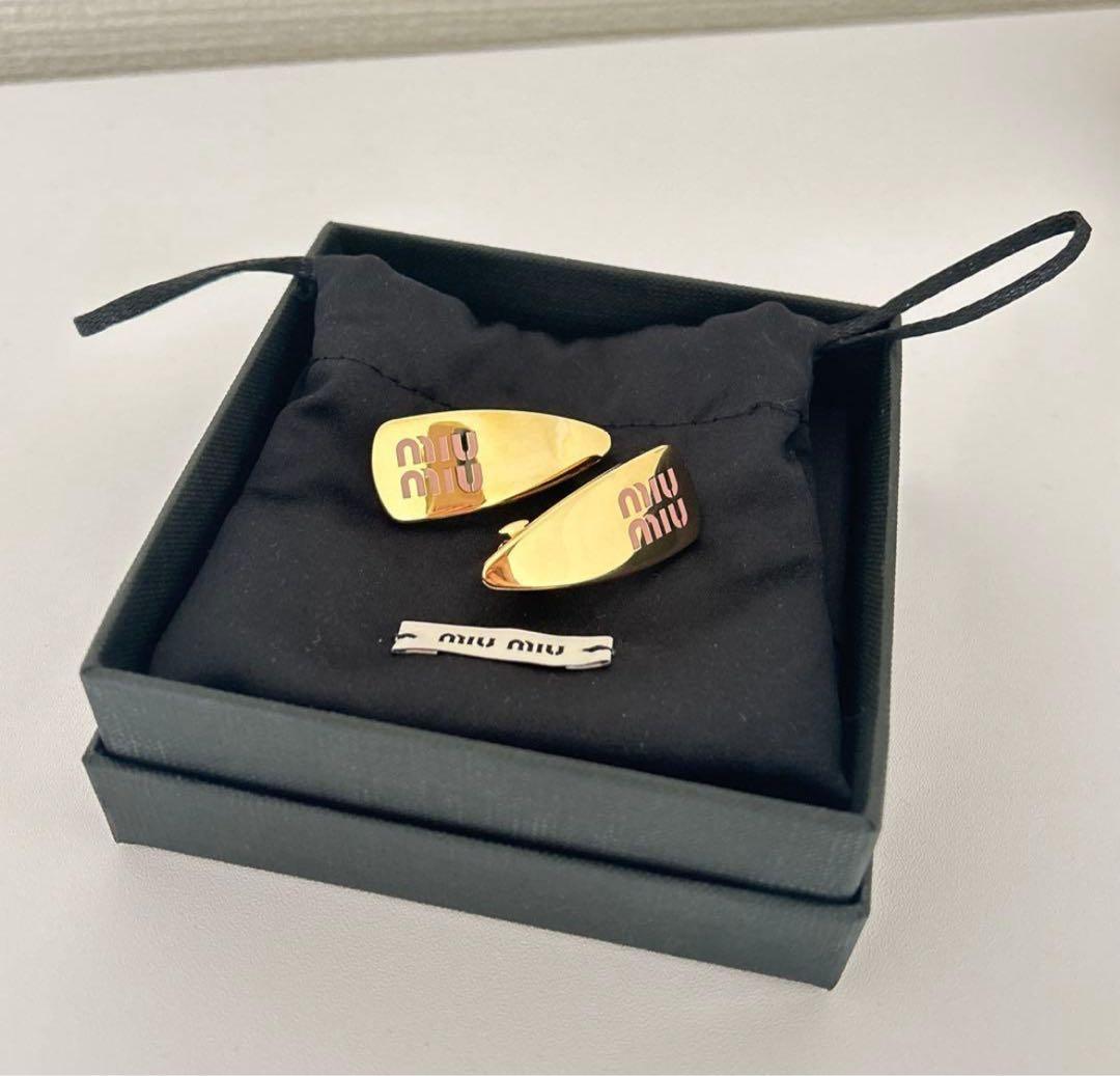2025SS miumiu エナメルメタル ヘアクリップ 2個セットピンク