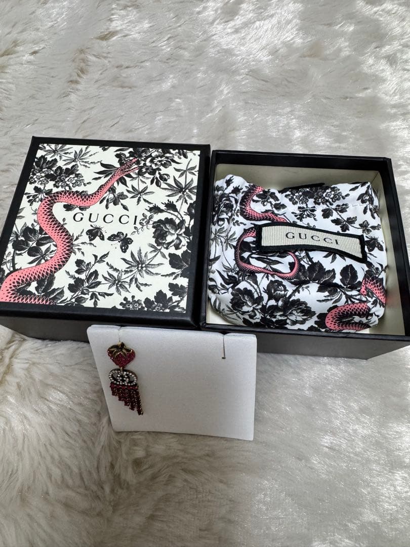 GUCCI ストロベリー いちご 苺 ピアス (片耳)