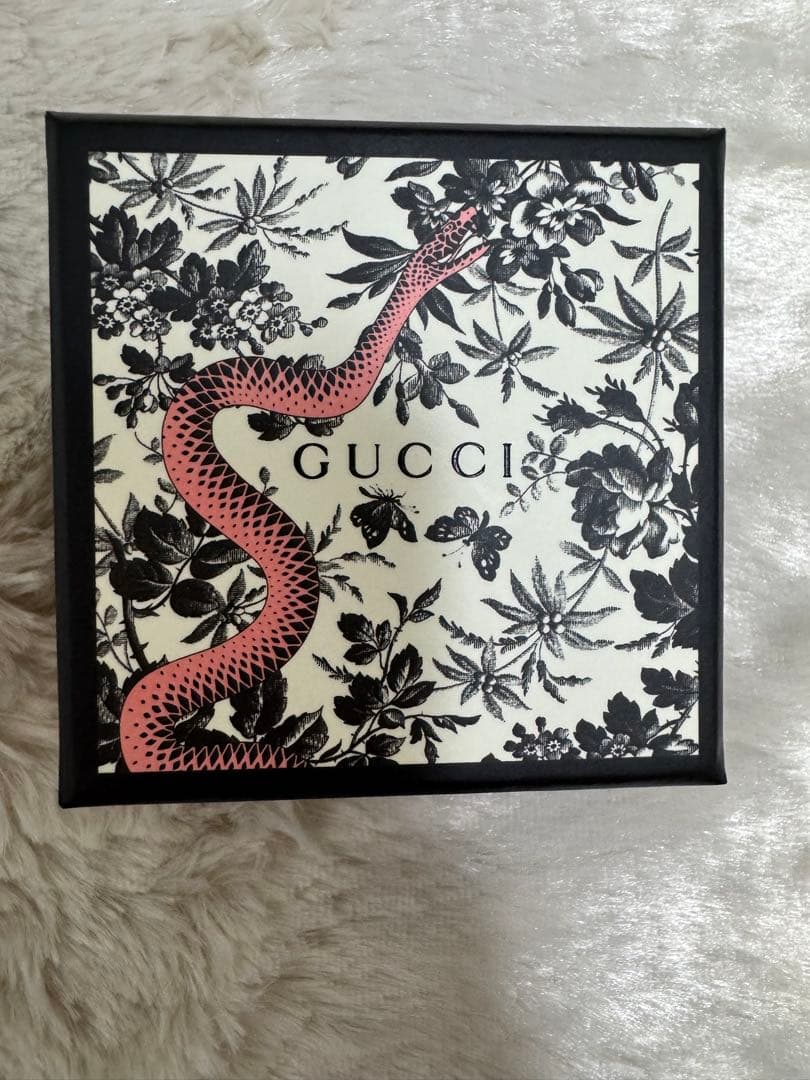 GUCCI ストロベリー いちご 苺 ピアス (片耳)