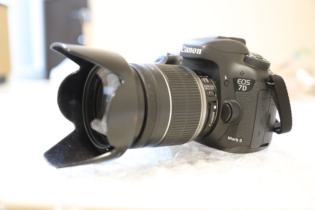 デジタルカメラ Canon EOS 7D Mark II + EF-S 18-200mm