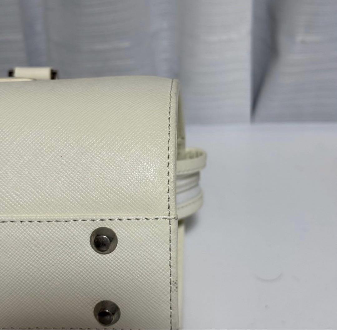 极美品 ホワイト 円筒形 ハンドバッグ