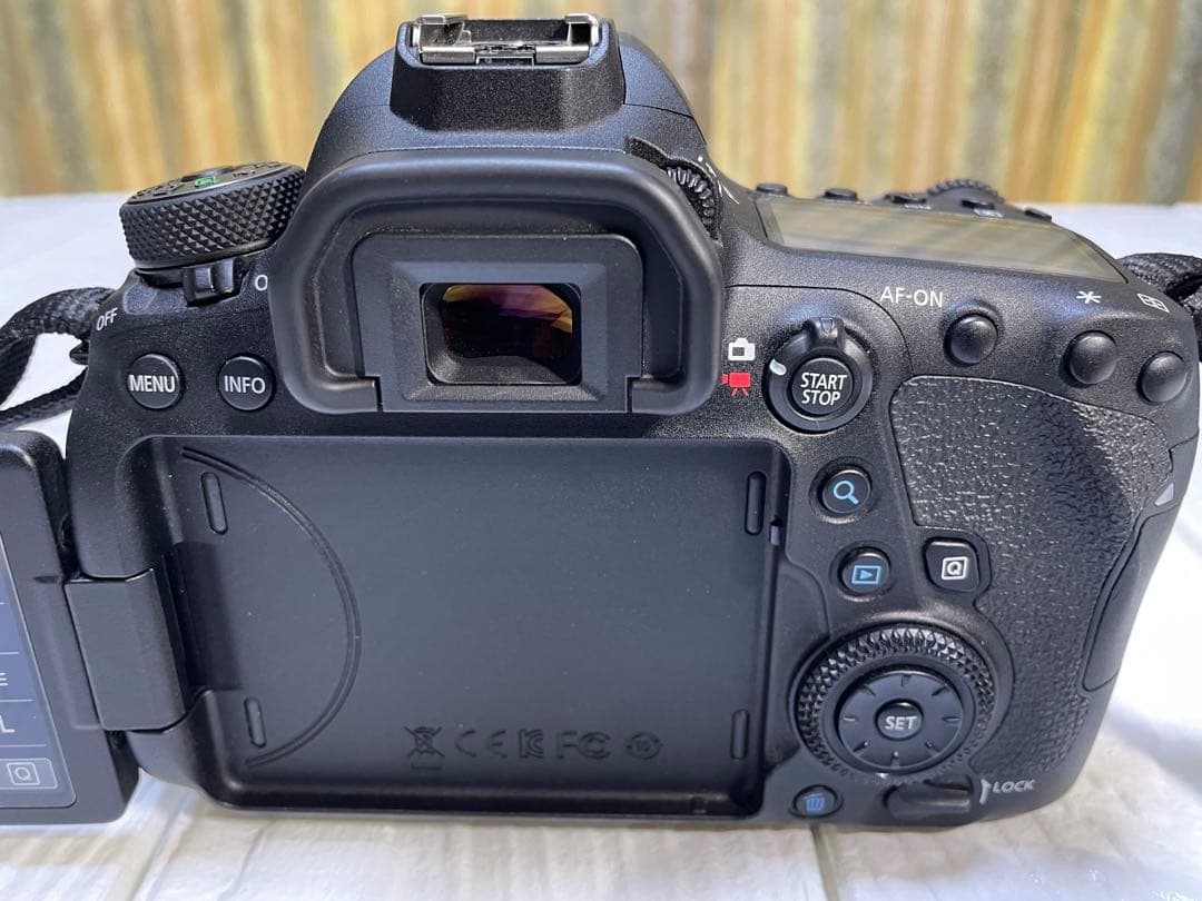 【美品】キャノン EOS 6DmarkⅡ フルサイズ一眼レフ　ボディー