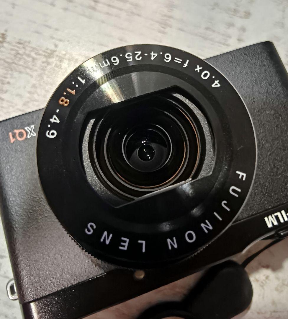 Fujifilm XQ1 コンパクトデジタルカメラ