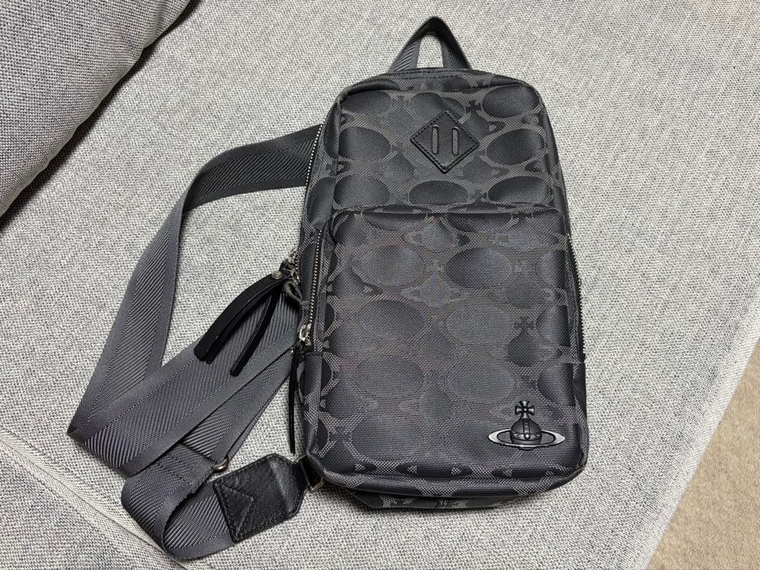 Vivienne Westwood ボディバッグ オーブ柄 ブラック メンズ