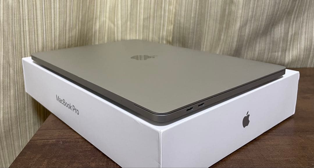 美品 MacBook Pro 2020 13インチ TouchBar 付き