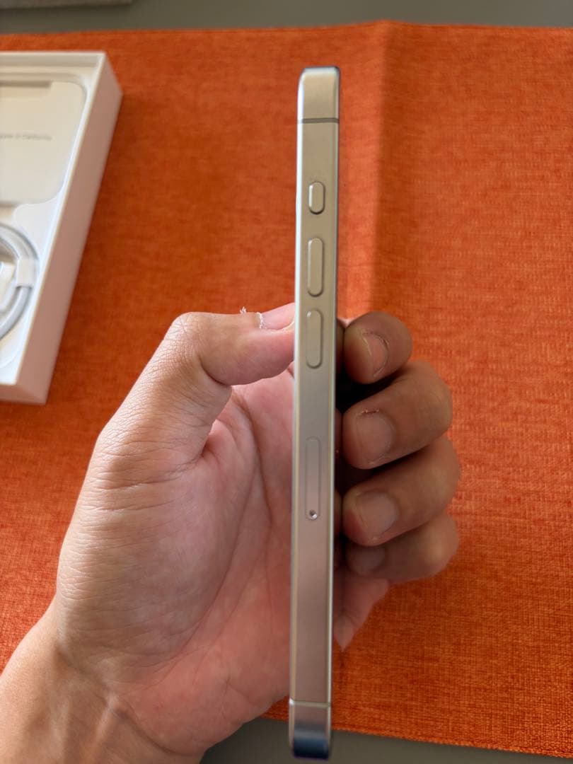 Apple iPhone 15 Pro ホワイト　128G SIMフリー