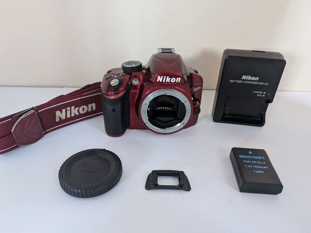 【訳あり大特価】Nikon D3200 レッド 本体と付属品