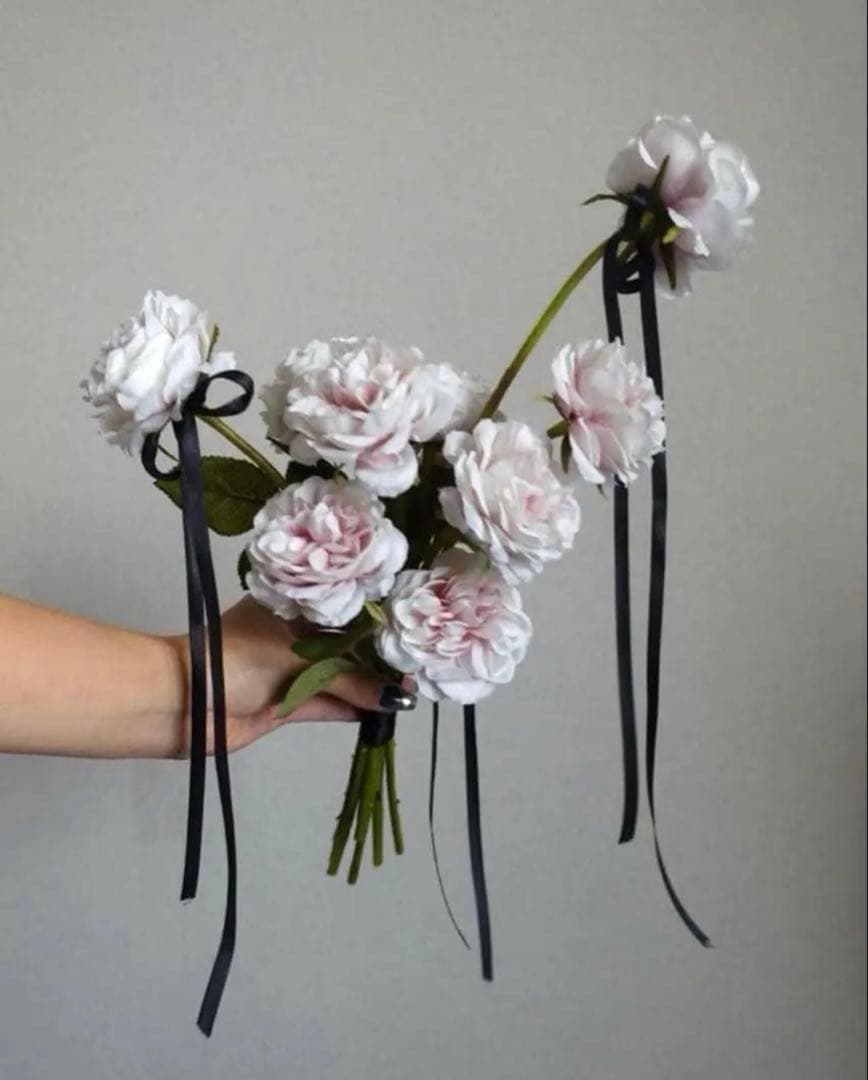 スモーキーピンクローズのシングルブーケ　韓国ブーケ　ウェディングブーケ