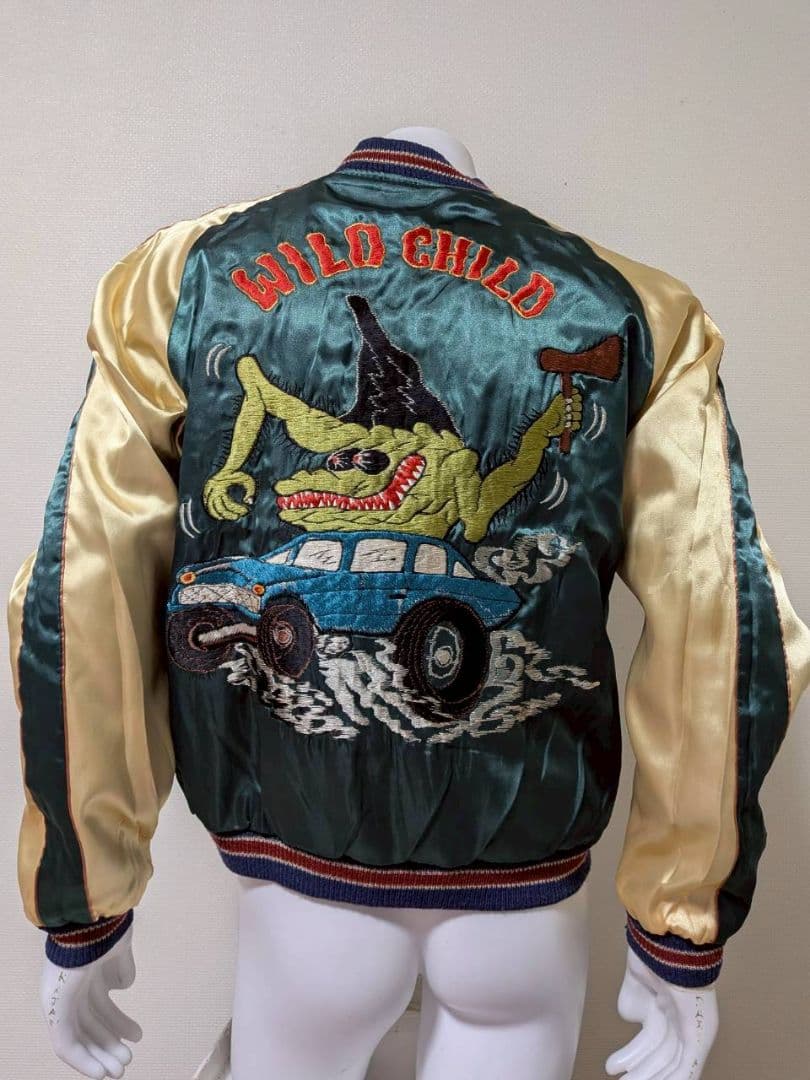 黒のドラゴン刺繍スカジャン JAPAN